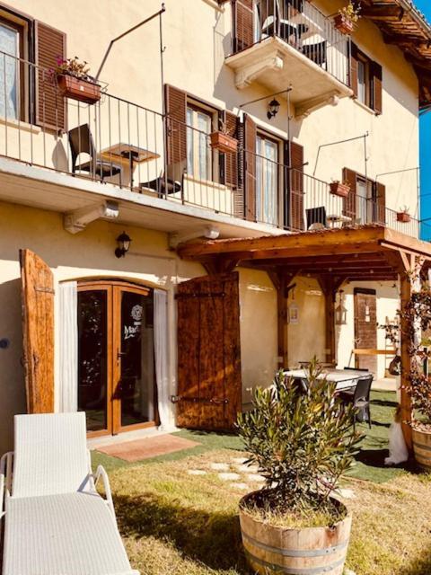 Montelupo Albese Madama Langa Country House Con Piscina Nelle Vigne מראה חיצוני תמונה