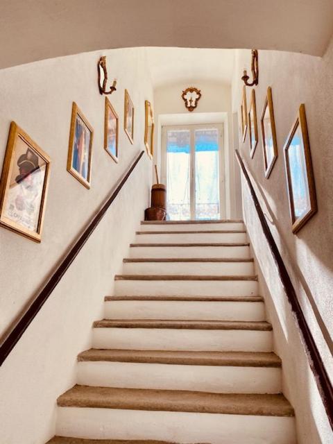 Montelupo Albese Madama Langa Country House Con Piscina Nelle Vigne מראה חיצוני תמונה