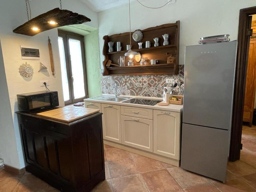 Montelupo Albese Madama Langa Country House Con Piscina Nelle Vigne מראה חיצוני תמונה