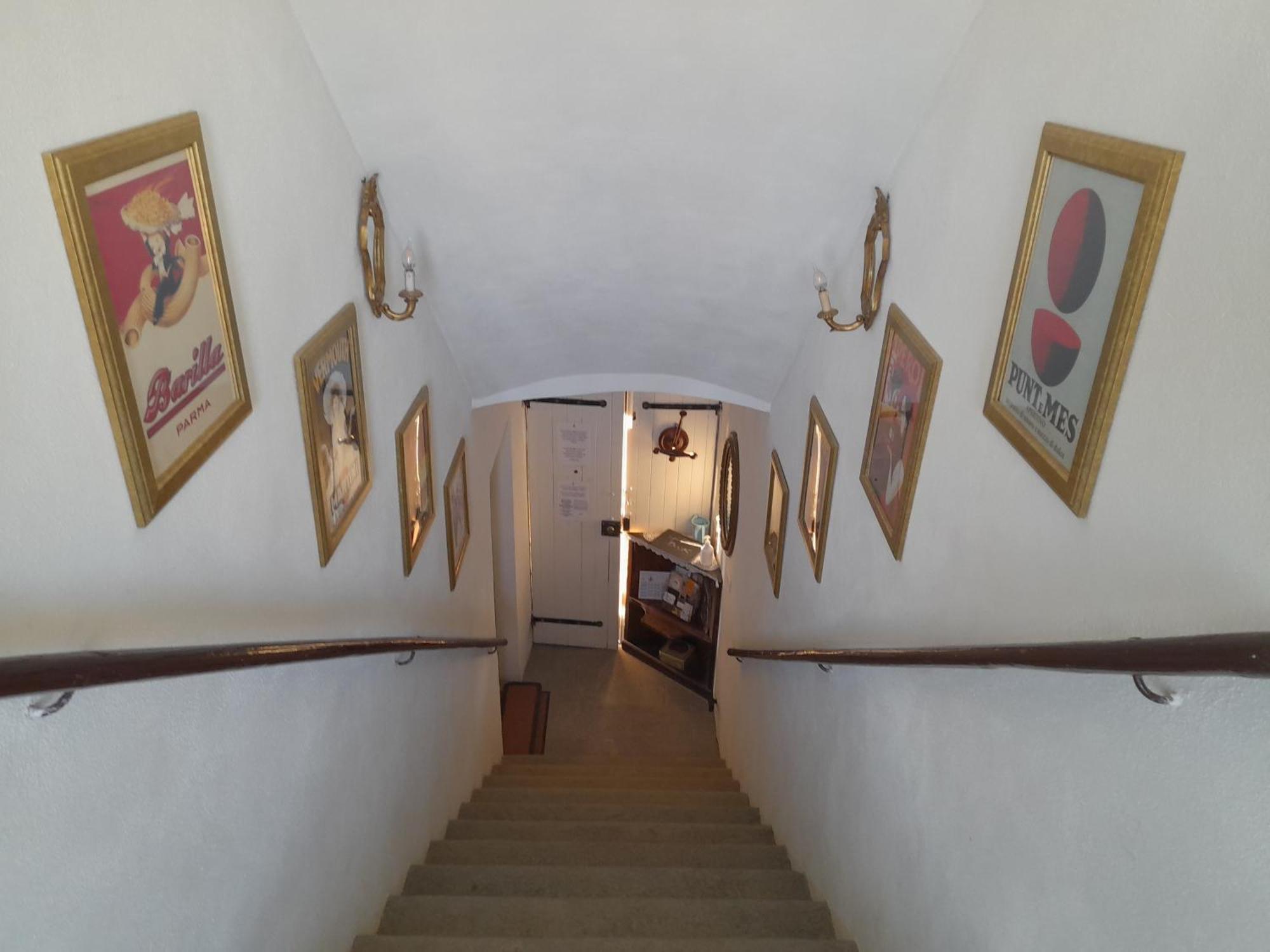 Montelupo Albese Madama Langa Country House Con Piscina Nelle Vigne מראה חיצוני תמונה