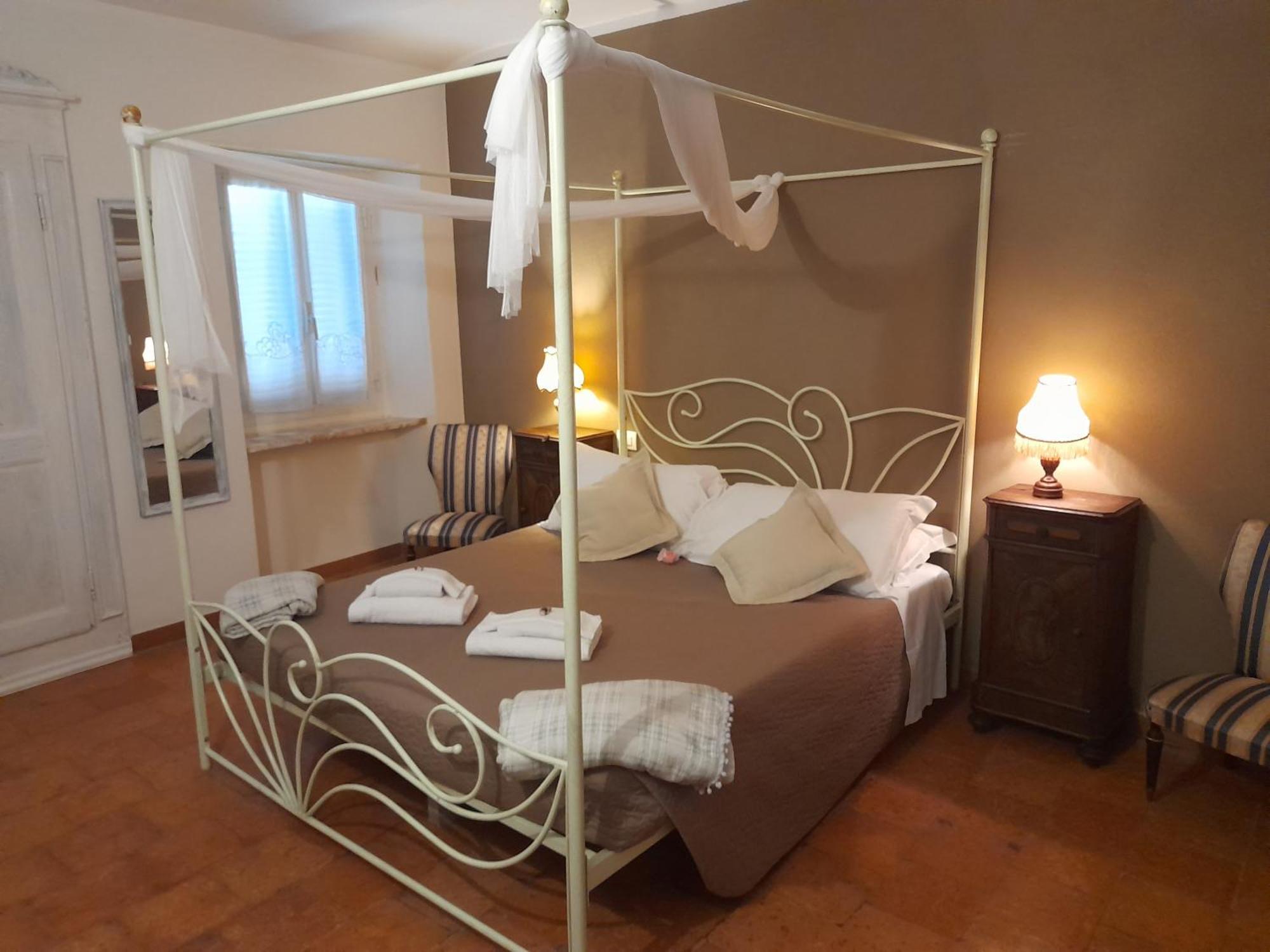Montelupo Albese Madama Langa Country House Con Piscina Nelle Vigne מראה חיצוני תמונה