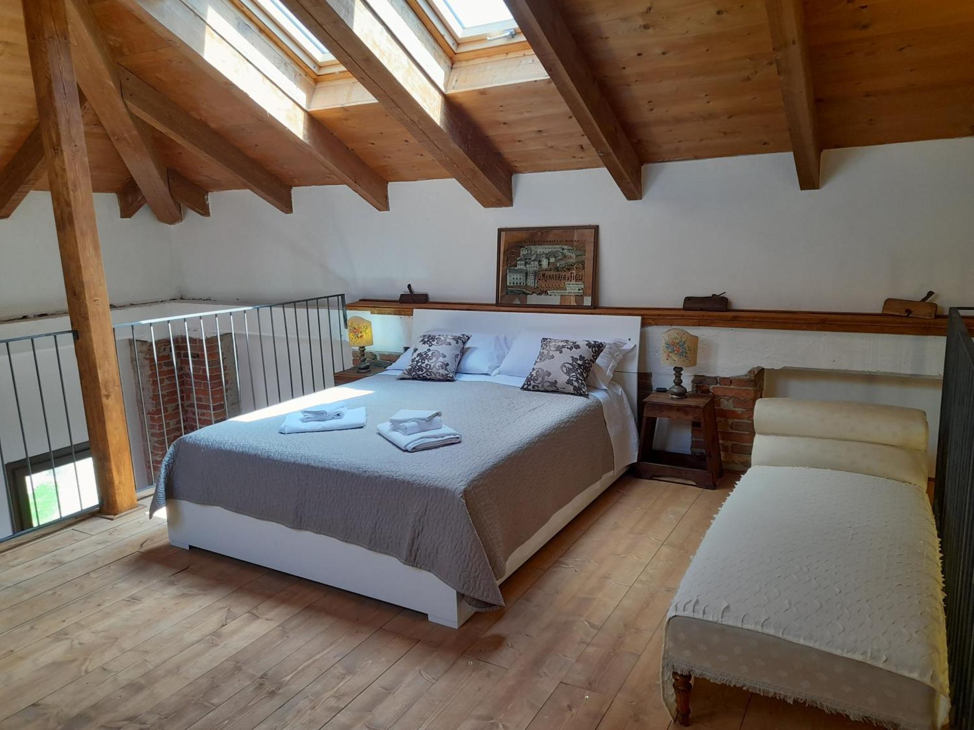 Montelupo Albese Madama Langa Country House Con Piscina Nelle Vigne מראה חיצוני תמונה